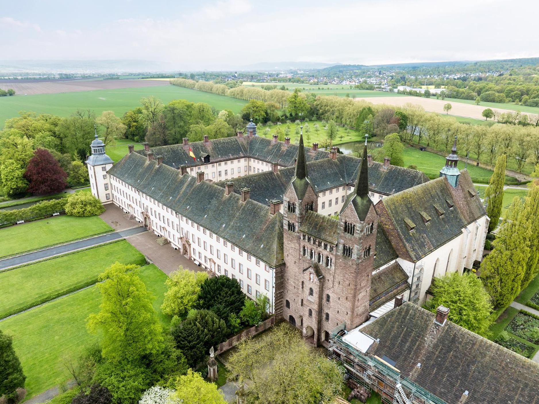Luxus Wohnen Im Schloss Corvey Fuer 1-6 Gaeste Im Unesco Weltkulturerbe Hoexter Weserbergland Free W-Lan Parken Netflix Fuer Familien Paare Und Geschaeftsreisende Inkl Handtuecher Seife Nintendo Switch Uvm 외부 사진